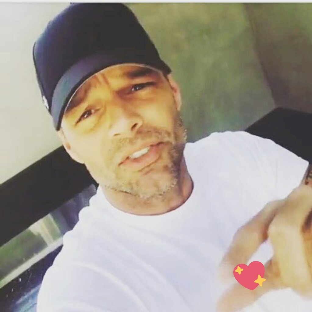 BoricuaBello_14's tweet photo. @ricky_martin @RMwebteam @flaviapaz @sirleyvan @SADY456 @rmartinbrasil @MarrrGonzalez Buen martes para todas/os 😍🙈🙏😘💞👏👍🙌☀ https://t.co/xFvVSHWUmc