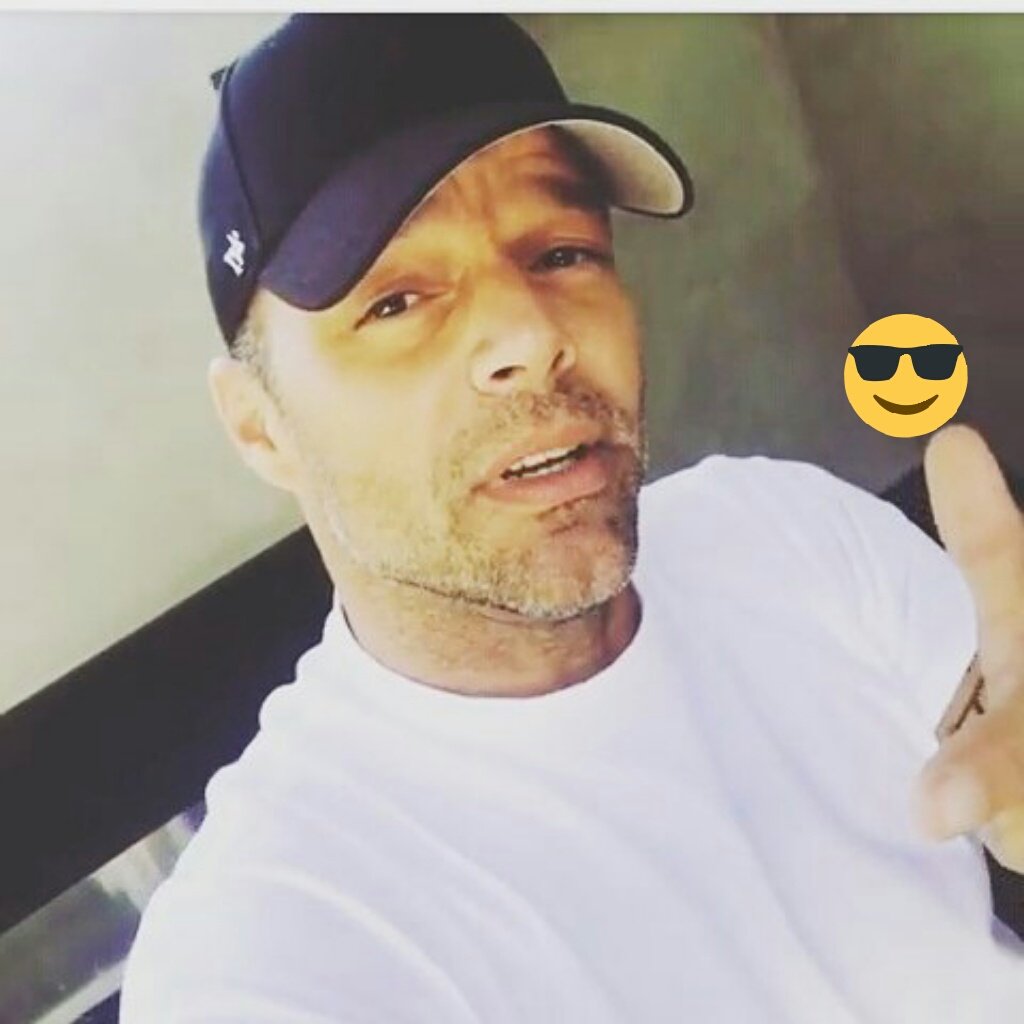 BoricuaBello_14's tweet photo. @ricky_martin @RMwebteam @flaviapaz @sirleyvan @SADY456 @rmartinbrasil @MarrrGonzalez Buen martes para todas/os 😍🙈🙏😘💞👏👍🙌☀ https://t.co/xFvVSHWUmc