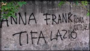 CarovillanoR's tweet photo. Questa รจ Goliardia... su... !
#AnnaFrank #goliardia #CurvaSud #MatteoPinci #EnricoMentana https://t.co/e5LGRQFfk5