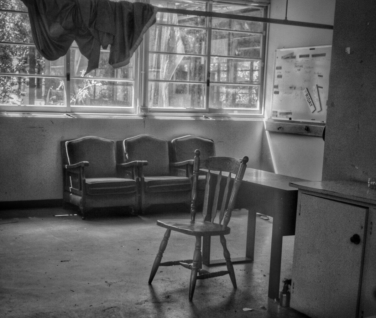 GrantAshford1's tweet photo. Abandoned Insane Asylum #abandonedbuildings #AbandonedPlaces #fujifilm #fujifilm_xseries #Sydney @FujiCamerasAUS #streetphotography https://t.co/SmdrgonwdZ