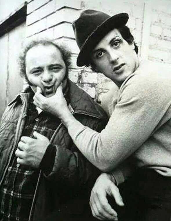 Photos Histoires on X: "Burt Young et Sylvester Stallone sur le tournage du film Rocky, 1976 #histoire #cinema https://t.co/aTCCzkb54a" / X