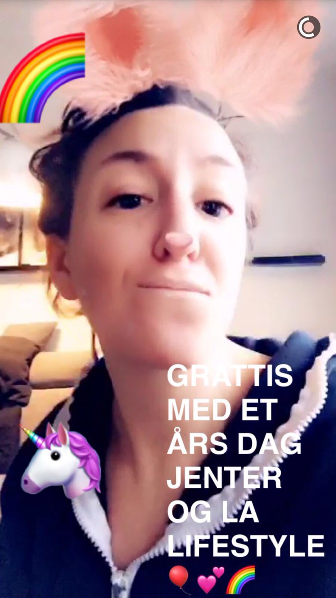 lenealexandra's tweet image. I dag feirer vi 1-årsdag for LA Lifestyle. Helt uvirkelig! Tiden har gått så raskt! Jeg skal si noen ord i kveld? Aldri gjort dette før🙈😢🦄🌈