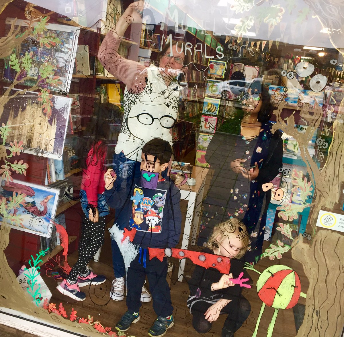 KenilworthBook's tweet photo. It's all happening here! Half the town has turned out to colour in our windows - meanwhile @SensoryMurals is on the radio! https://t.co/W7zTc0Jaod
