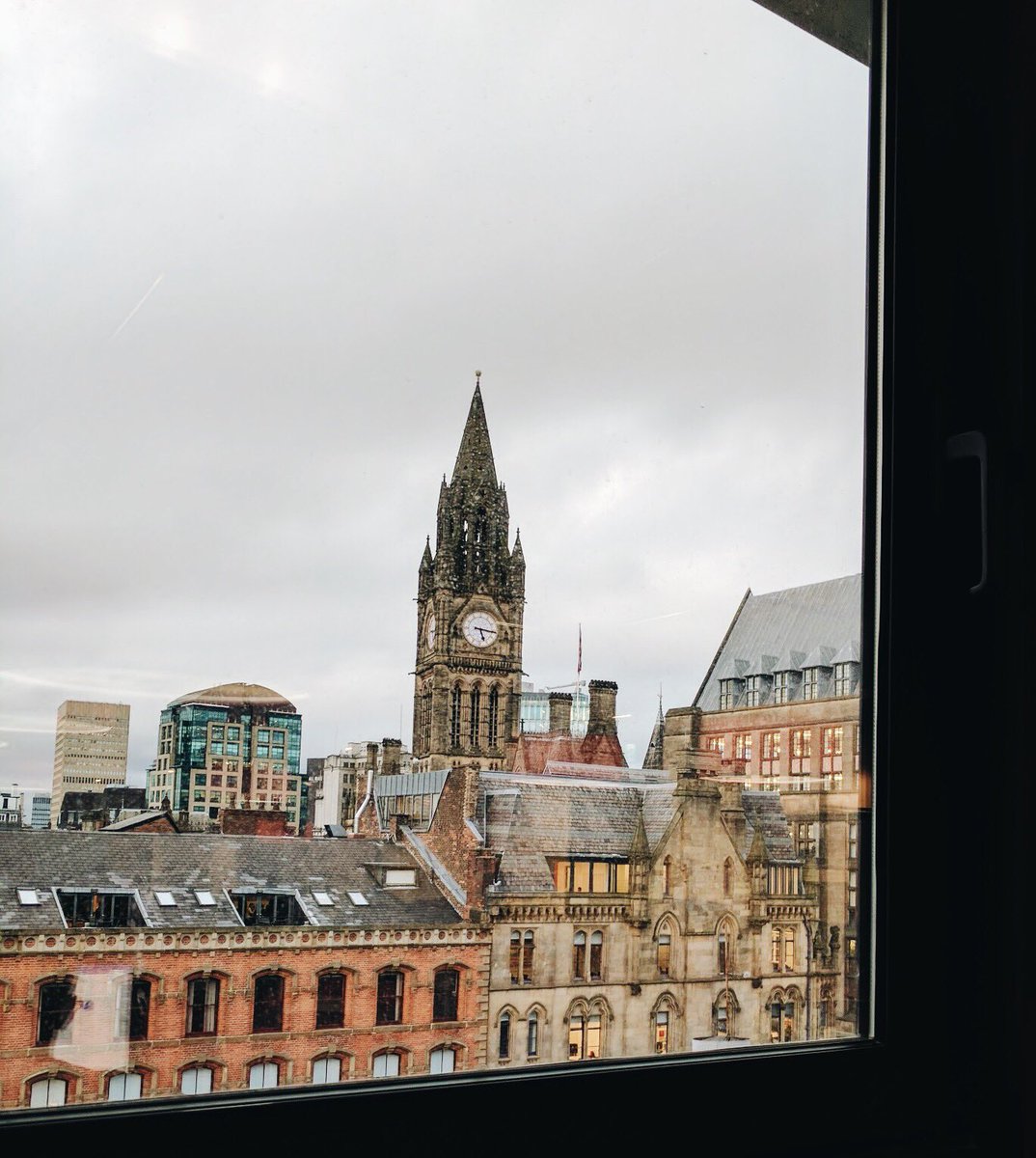 pomegranateact's tweet photo. The view from our new offices, isn't she beautiful! 😍🏙 https://t.co/OkZ4nZXjID