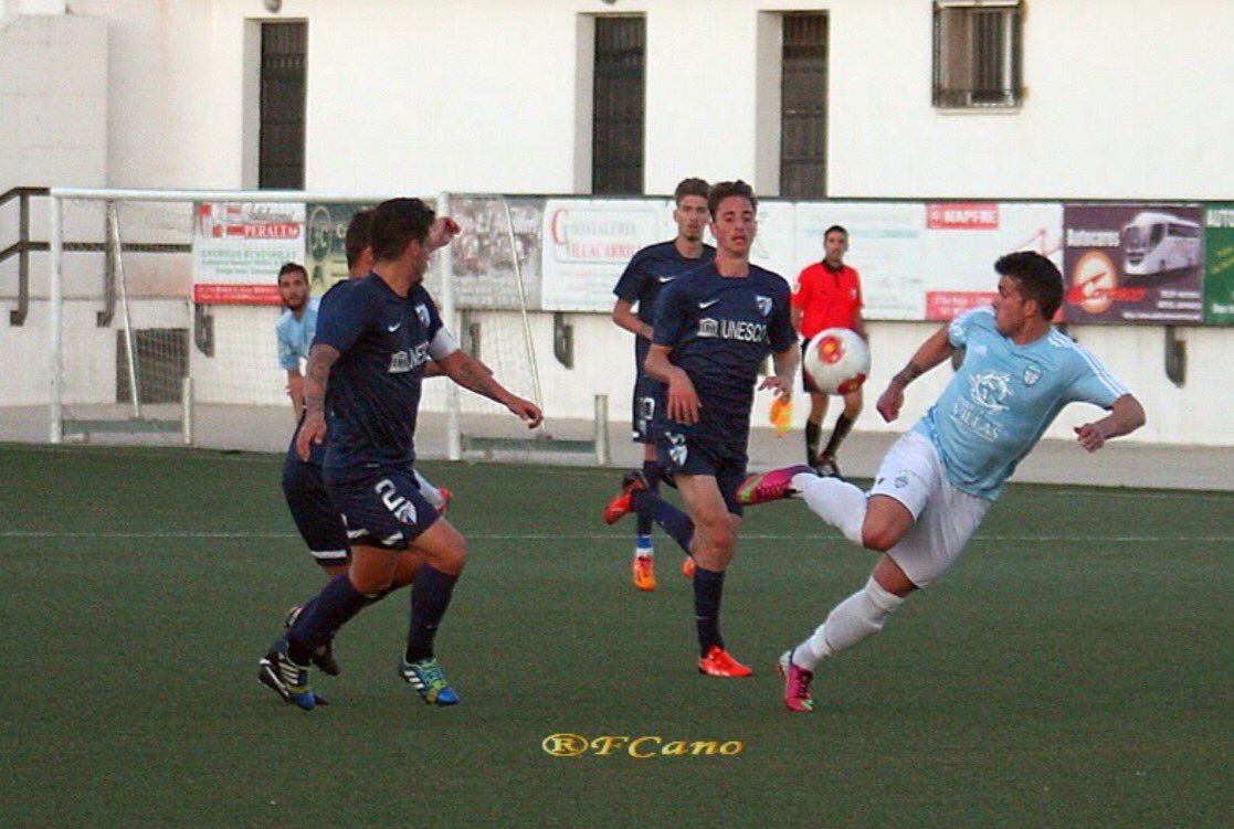 Entre estas hay algo más de 3 años de diferencia. Hoy nuestro <a href="/EladyZorrilla/">Elady Zorrilla</a> jugará ante el <a href="/FCBarcelona/">FC Barcelona</a> . Disfruta, siempre serás celeste