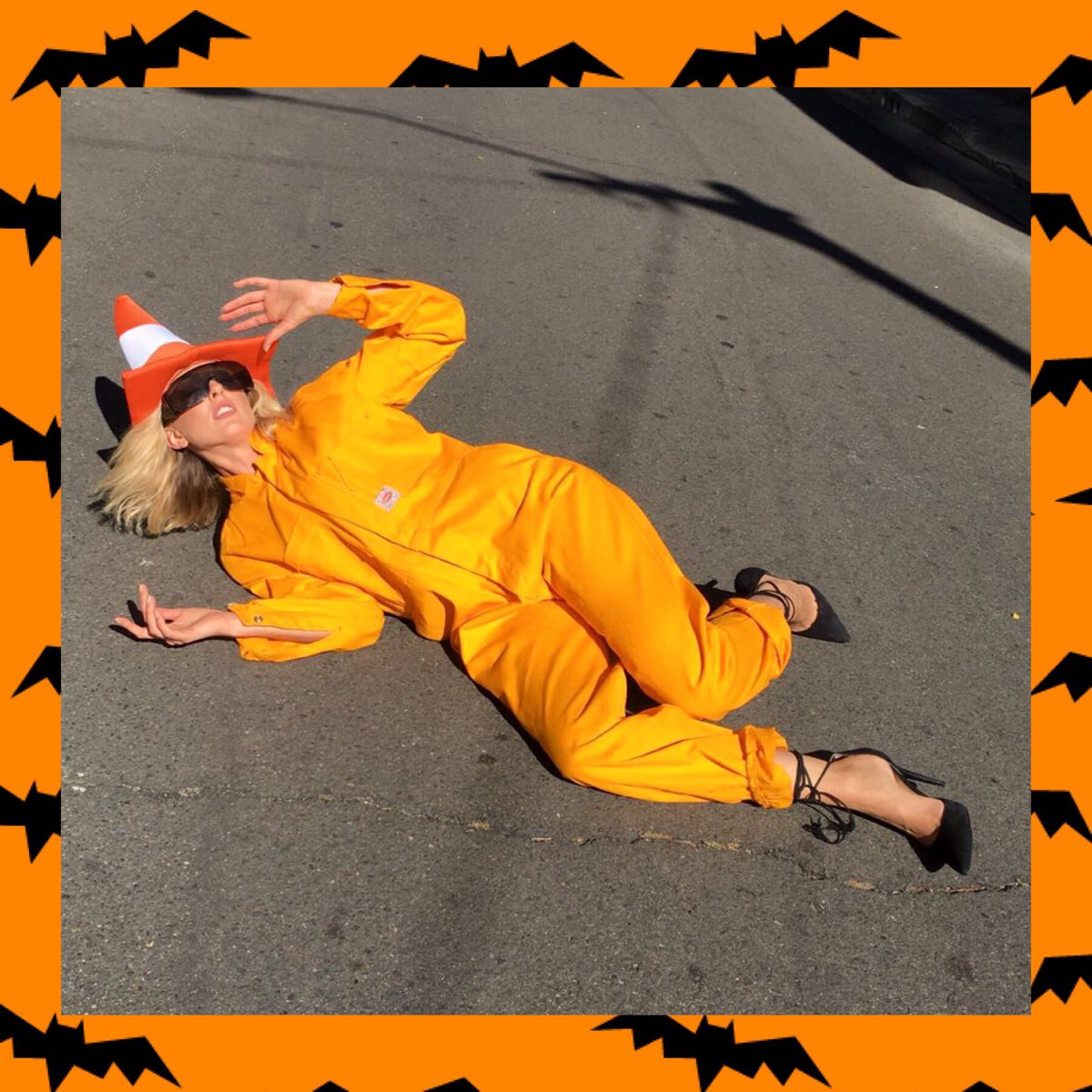 viva_la_flow's tweet photo. Miss Sexy Traffic Cone...stop traffic or get run down trying ⚠️👌 Halloween just got HAWT 🔥 #SevenDaysOfSexy https://t.co/mqlPY2wGP8