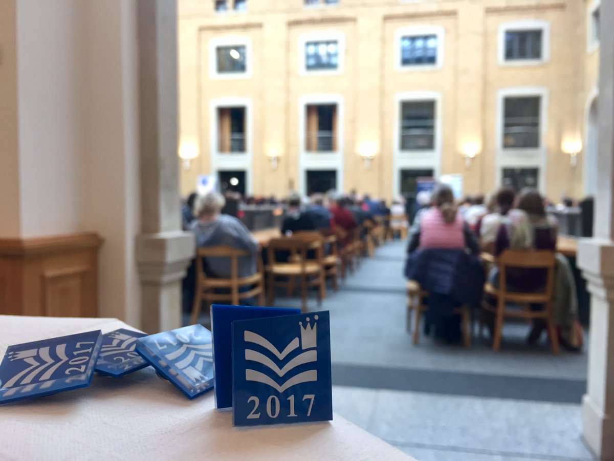 UniLeipzig's tweet photo. Wer sich so schmücken darf, ist #BibliothekdesJahres! Ab sofort ist das: Unsere @ubleipzig ! 🤩🥇📚 #glückwunsch https://t.co/FQyz9m0JSp