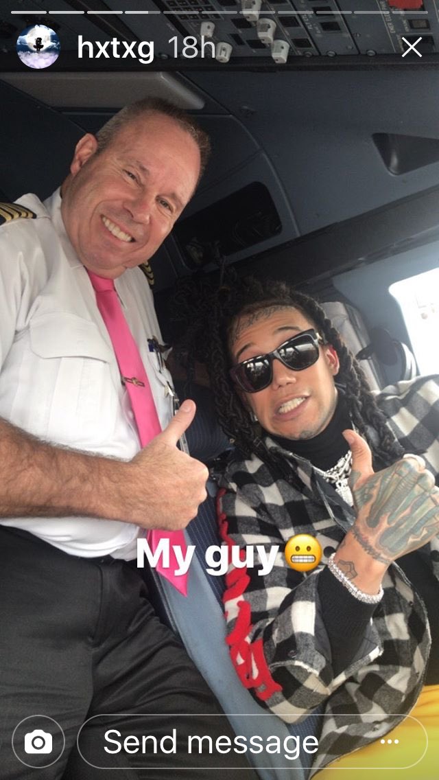 Bigearlpromo's tweet photo. When your artist takes over the plane. #CaptSwagger #HXTXG #MakeItRainMore https://t.co/ns1AQ7dWXx