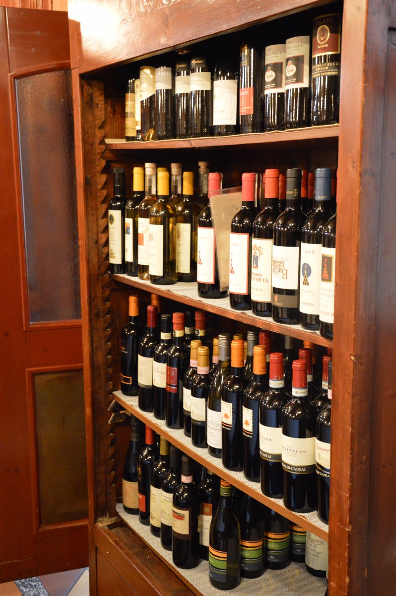 alcavalierero's tweet image. Al #RistoranteAlCavaliere potete scegliere la bottiglia che preferite di prestigiose cantine
#ColDOrcia #ArnaldoCaprai #Zaccagnini #Astoria