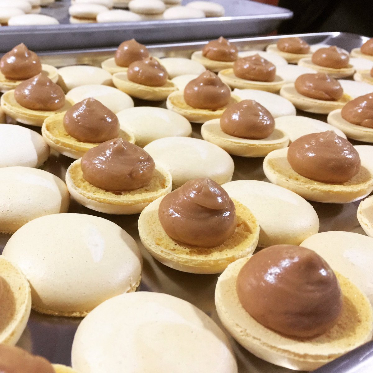 DulcePatisserie's tweet photo. Find us @HildenboroughFM Tues, @ShipbourneFmMkt Thurs. @Keeplocalevents Sat, @rmsmarkets Sun #saltedcaramelmacarons #saltedcaramelmacaron #macarons #macaron #bestseller #greattasteaward #orderforparties #orderforchristmas https://t.co/as8tie3xIL