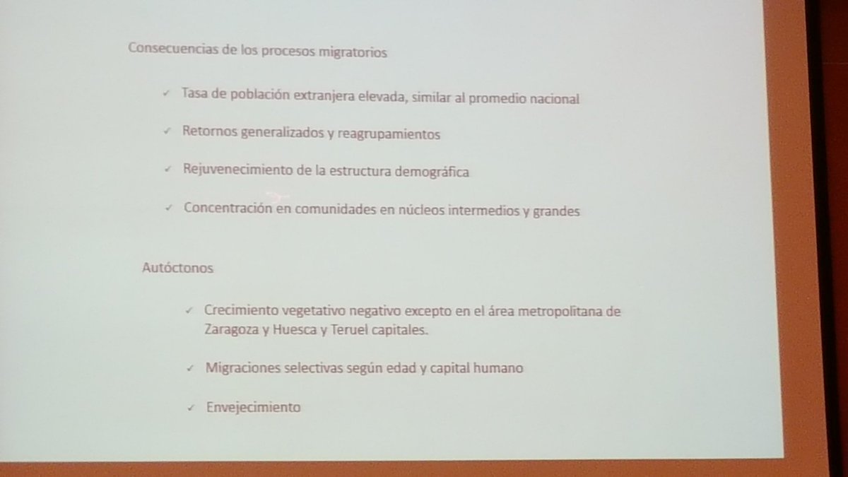 dcalomarde's tweet photo. La #despoblación no es el problema, valoremos la #felicidad población Profesor Sáez, investigador #CEDDAR @unizar @adea @GobAragon @IAJota https://t.co/2g2HczoDQs