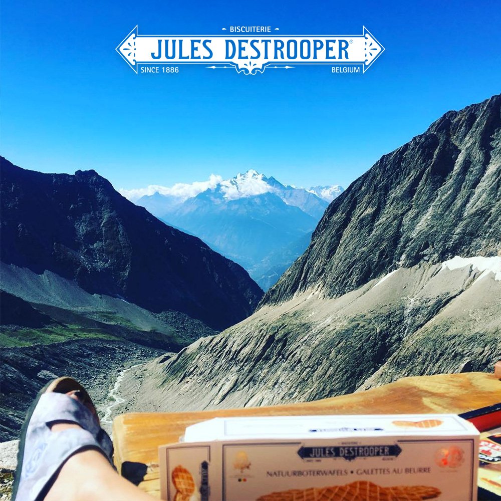 Sometimes pleasure is so easy to find. A Butter Crisp, some sunshine and a fabulous vista. It’s all you need in Switzerland. <a href="/iw27/">I.W</a> 🌸⛰