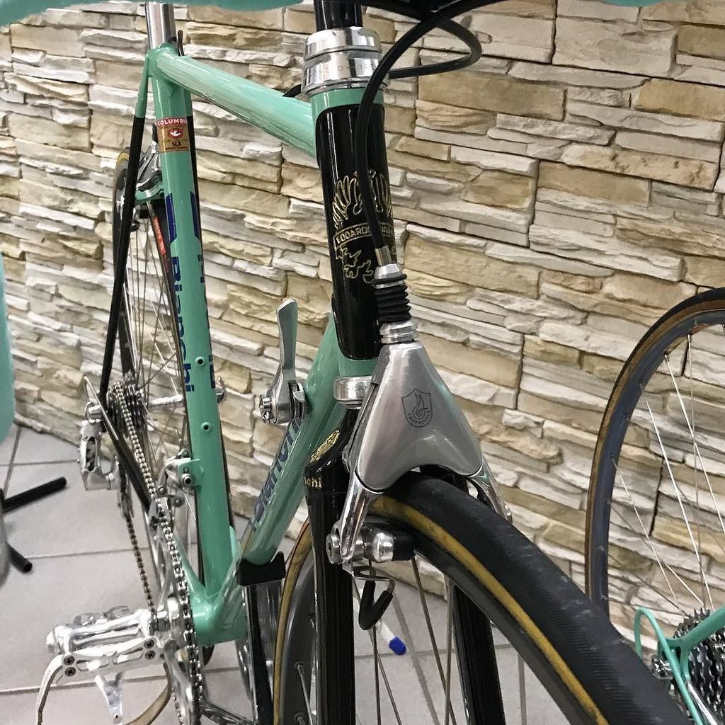 Steel_Vintage's tweet photo. Coming up soon! Bianchi X4 Argentin #steelvintagebikes #steelisreal #bicycle #bianchi #shippingworldwide #instabik… https://t.co/XfKXop8gRp https://t.co/B2IZqJku5m