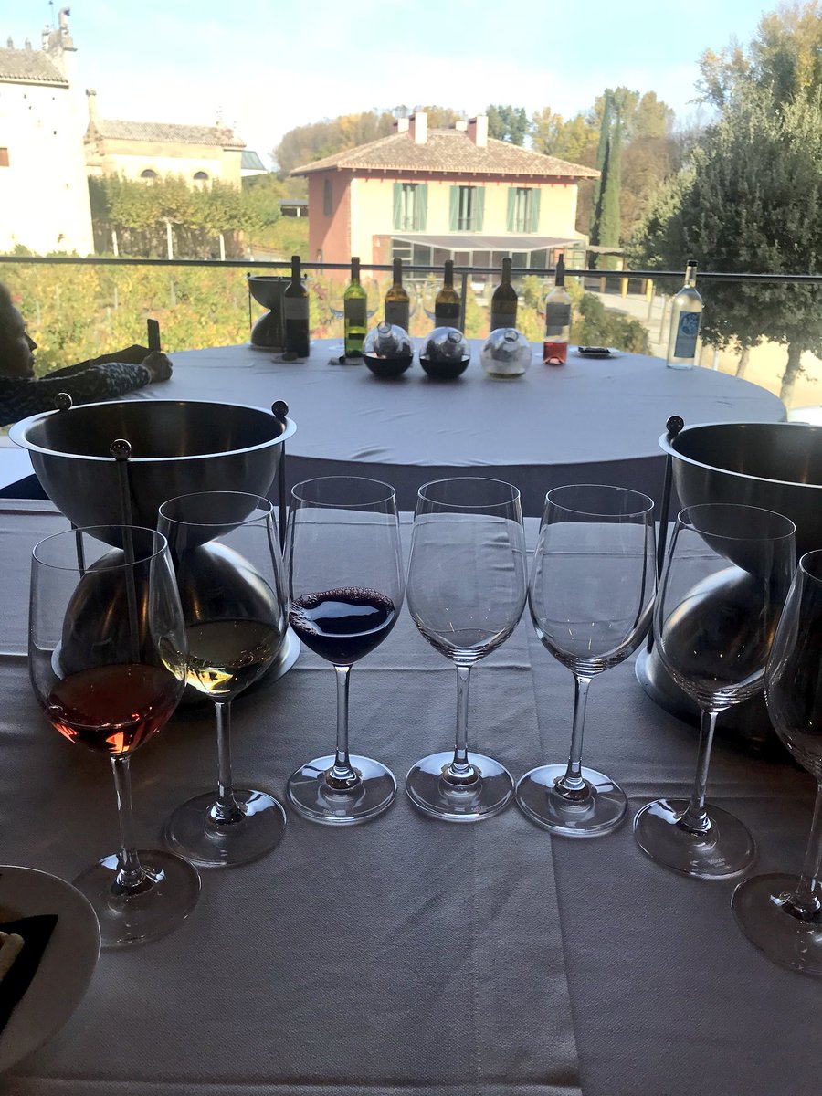 littlebedwyn's tweet photo. Some seriously good wine @pagodearinzano in 🇬🇧 with @cellartrends x Chivite now has new investment and class wine guru Manuel Louzafa https://t.co/61u7MHYDHl