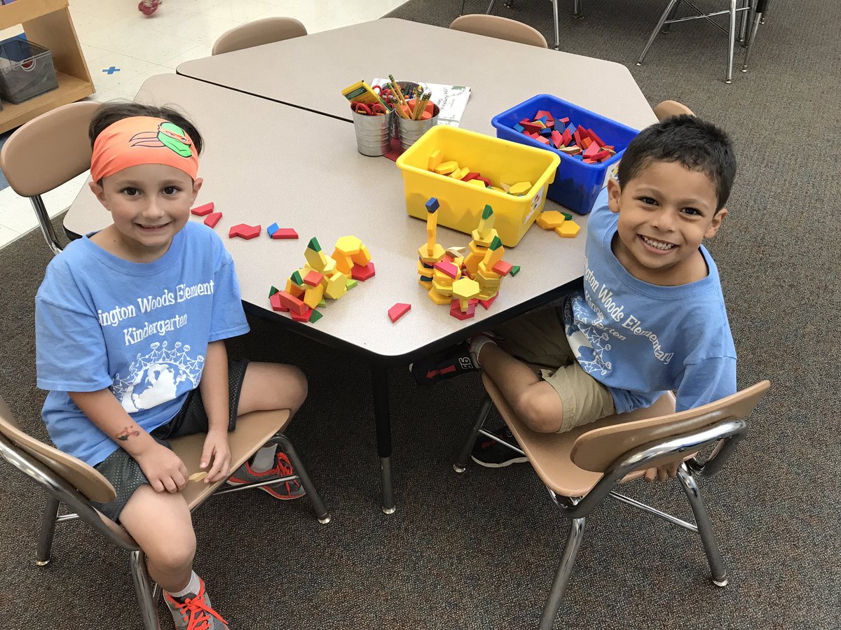 MrsLittle_FWES's tweet photo. Showing our #creativity during indoor recess #fwesinspireslearning https://t.co/Vxwm4RFxXZ