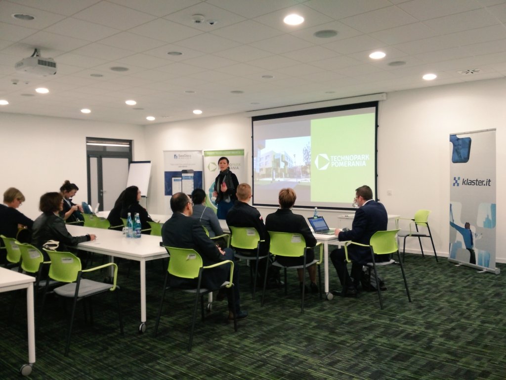 KamilaKijo's tweet photo. Uczestnicy projektu @BoostiEER w odwiedzinach w @TechnoparkSZN, @KlasterIT, @WellServedCO, @SeaDocsManager, #startuplab https://t.co/sXDTtcd4V4