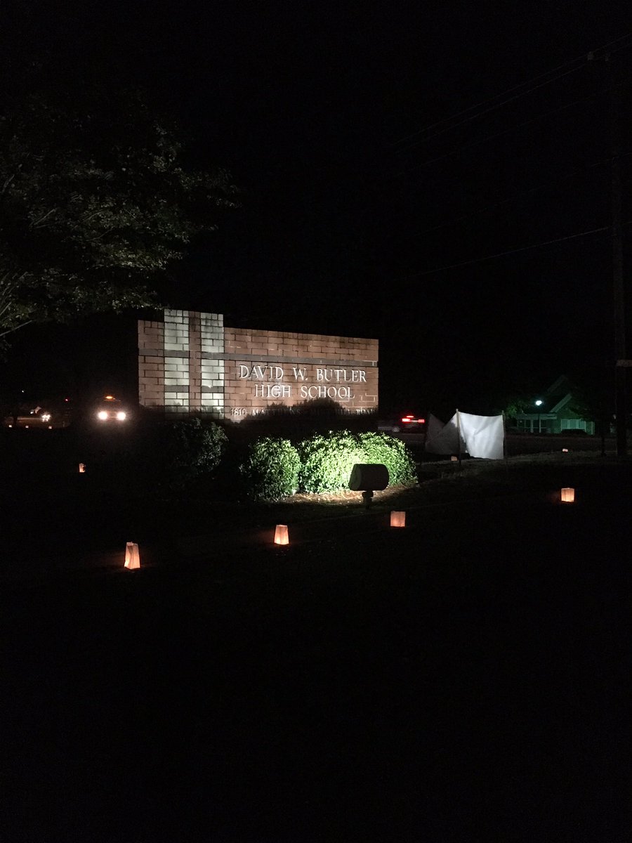 sophie_gilliam's tweet photo. Join DT & Izzy's family at the flag pole to celebrate izzy!!❤️💙 #flyhighizzy https://t.co/wGiSzdoeLW