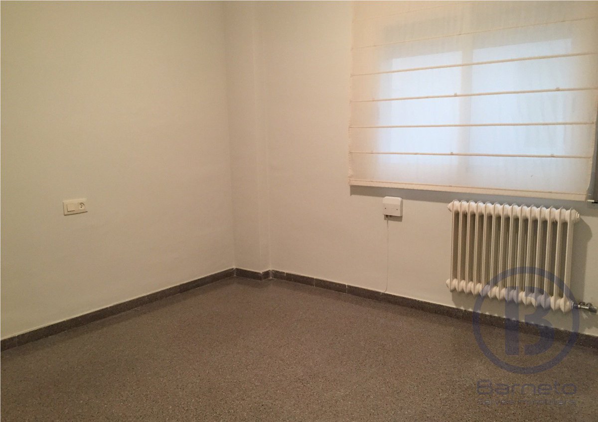 Barneto_SI's tweet photo. Pis de lloguer al centre de #Girona amb pàrquing inclòs, a 3 min de #Renfe. 🖥️https://t.co/YNFCxMgA8R #Barneto #Immobiliaria #Lloguer #Venda https://t.co/uG5DbzccPG
