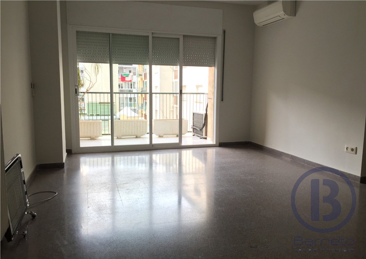 Barneto_SI's tweet photo. Pis de lloguer al centre de #Girona amb pàrquing inclòs, a 3 min de #Renfe. 🖥️https://t.co/YNFCxMgA8R #Barneto #Immobiliaria #Lloguer #Venda https://t.co/uG5DbzccPG