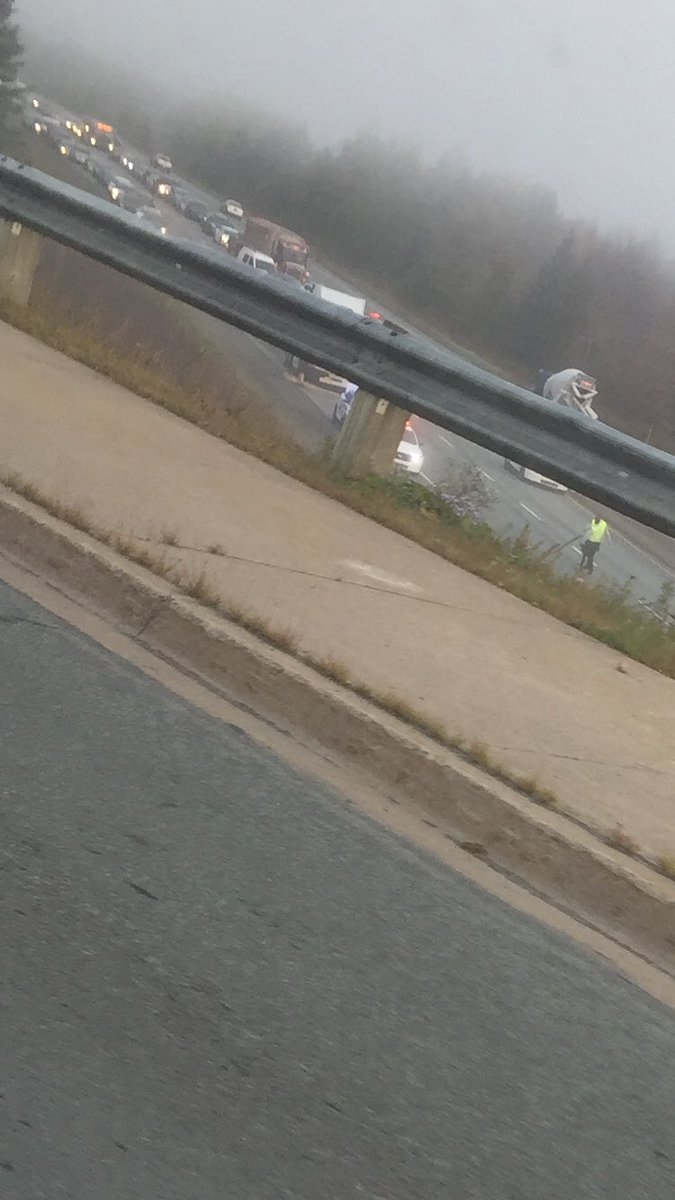 Erinadore's tweet photo. Traffic at a stand still. Pylons completely stopping traffic on the 101 https://t.co/Aluex9Tgyo