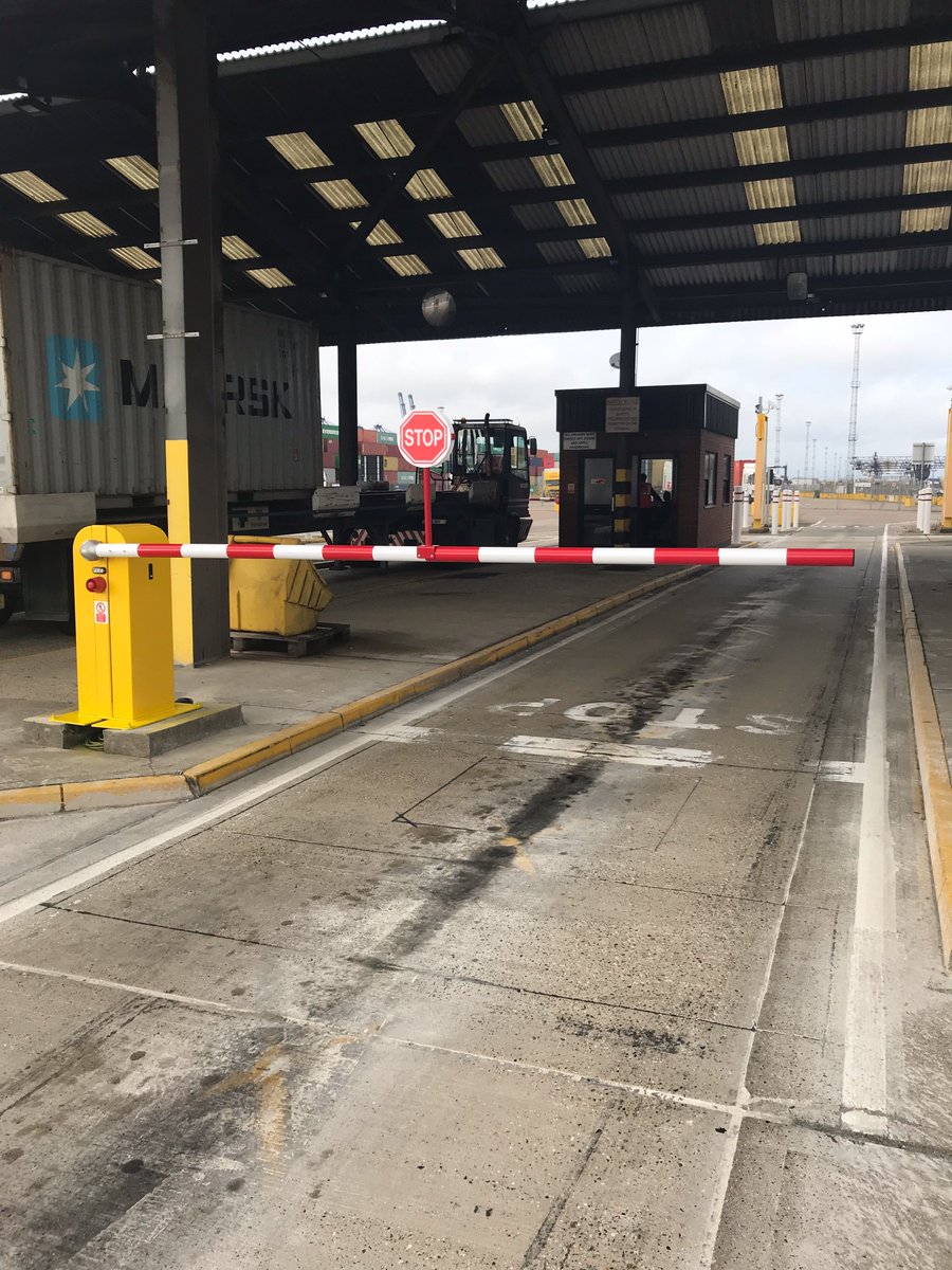 Paramountsg's tweet photo. Paramount traffic barriers are designed for years of trouble free service, in high traffic areas. Contact us for a quote today https://t.co/4tewWMPve3