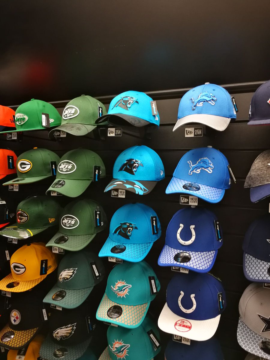 ogionthesilent1's tweet photo. Awesome selection of nfl stuff @CapKandi #NFLGold #BuyMeBuyMe https://t.co/n6nwW4hGmE