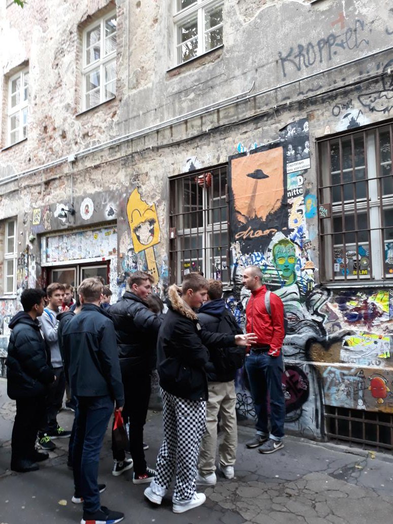 DC_DesignTech's tweet image. The final stop with our fantastic tour guide Mark to check out the famous street art of Berlin