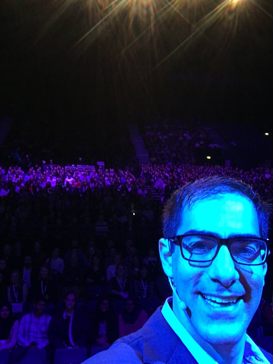 Wigdortz's tweet image. Best selfie ever with more than 4000 great Miracle Worker colleagues! #TFChallenge
