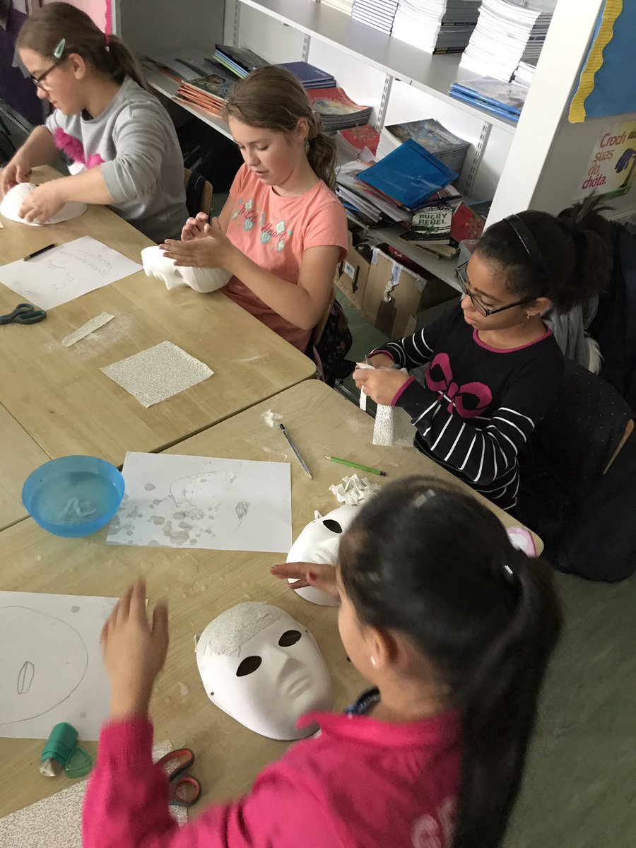 eskerpaula's tweet photo. First we design, then we create! #hallowenmasks #modroc #art #education https://t.co/NVXyB2tBCr