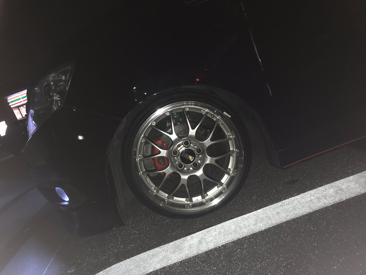 RK5to_kun's tweet photo. 18インチだとやっぱホイールがちいせー。低くはなったけどもー https://t.co/sAzX8PBbmh