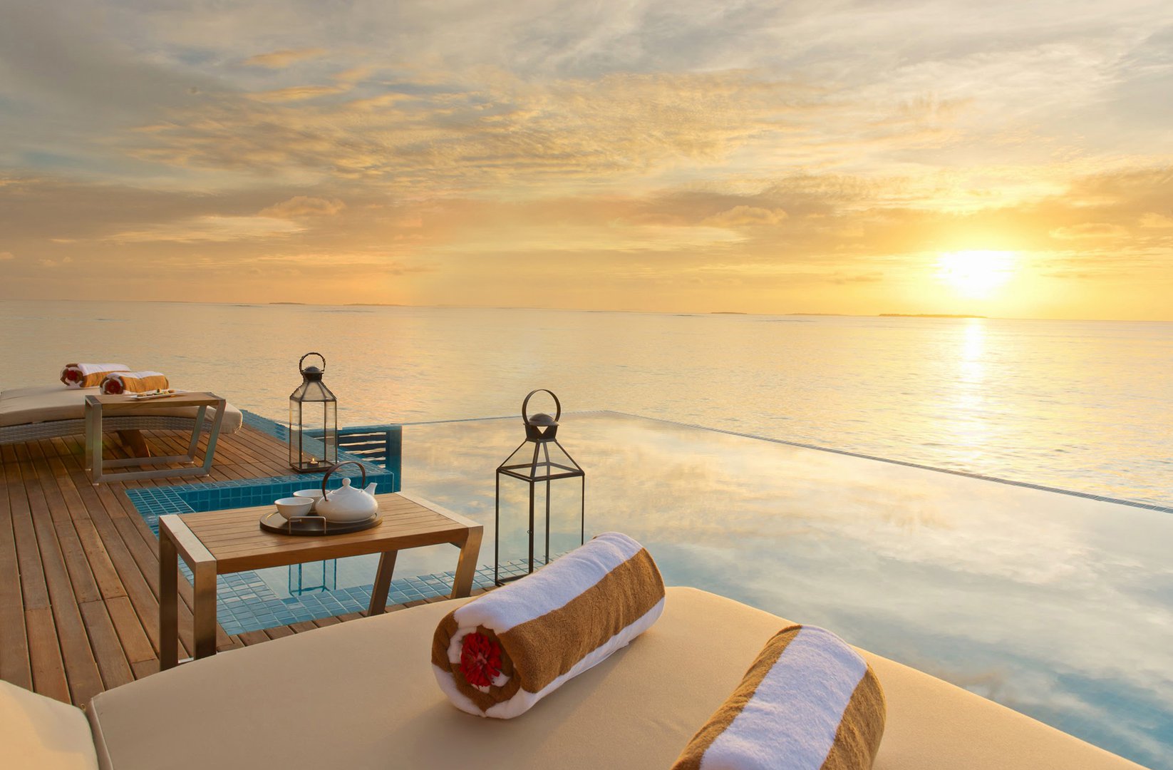 Отель Hideaway Beach Resort Spa