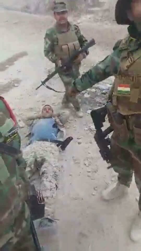 RepublikKurdish's tweet photo. #عاجل
#البيشمركة تصد هجوم ل #الحشد_الشعبي في #مخمور مقتل وأسر العشرات من الحشد التكفيري
.
#كركوك #بغداد #اربيل #حلب #ديرالزور #سوريا #العراق https://t.co/M0dEcfFbmb