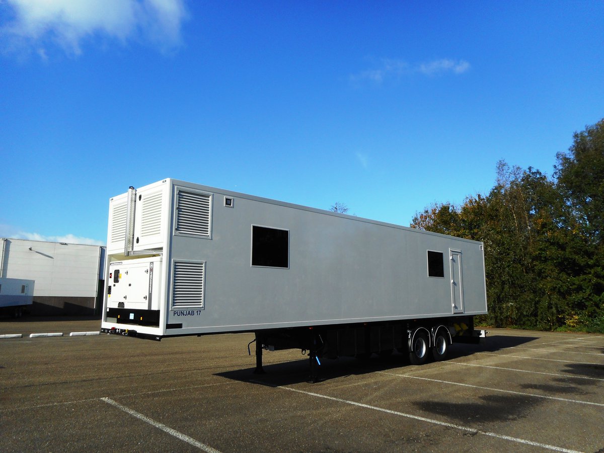 Burgtrailers's tweet photo. Weer een aantal Burg oplegger chassis met Lamboo Mobile Medical opbouw gereed voor levering....eindbestemming Zuid-Azië. #transport https://t.co/dEI2Jx8LQ0
