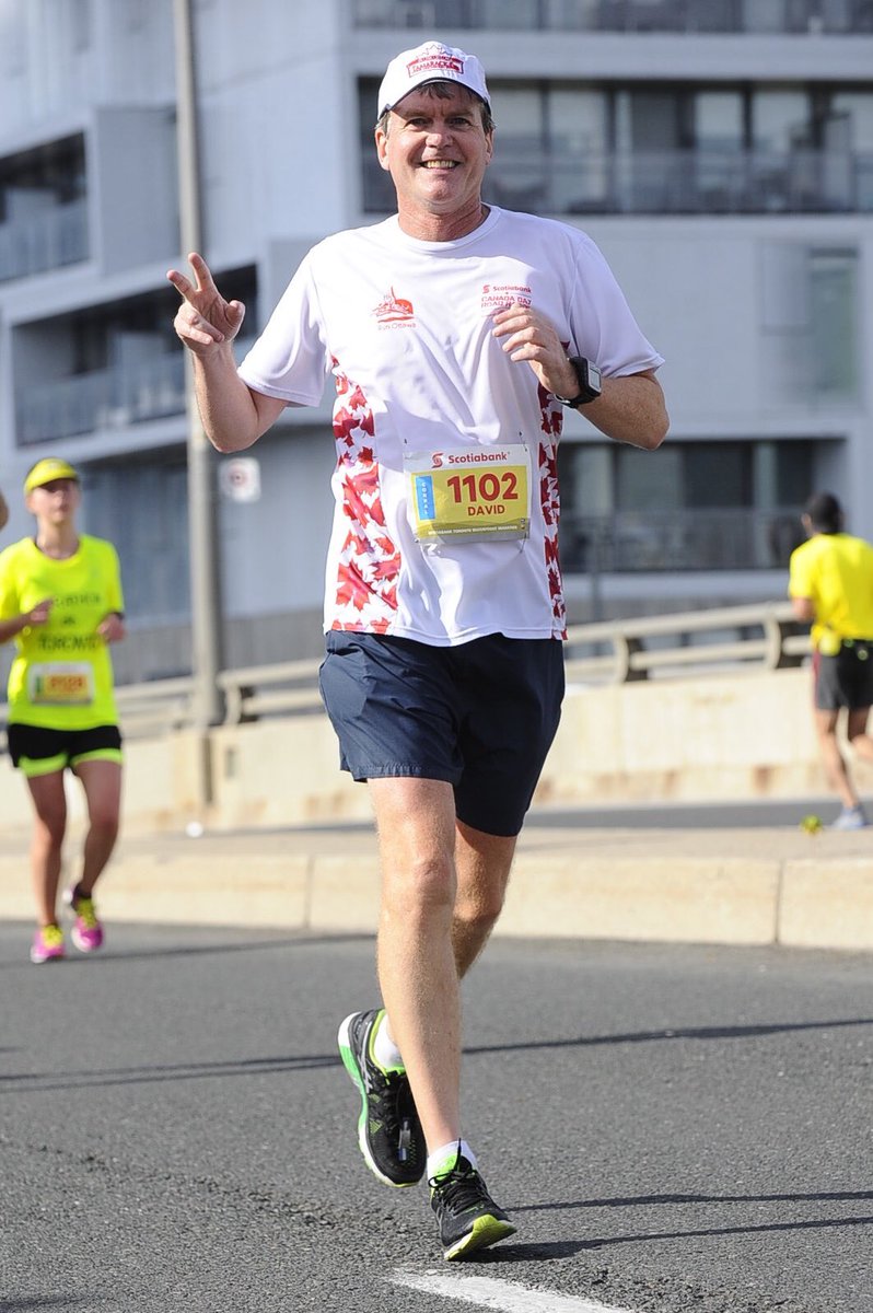 runstrong09's tweet photo. Moving along during the @RunCRS Scotiabank Toronto Waterfront Marathon. Still happy at this point. #stwm #STWM2017 https://t.co/fhYJVsdOYg