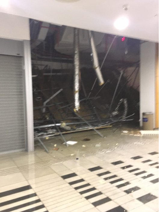 straits_times's tweet photo. False ceiling collapses in SMU, startling students and staff https://t.co/jd9NdkGczi https://t.co/tSXXLKW9zA