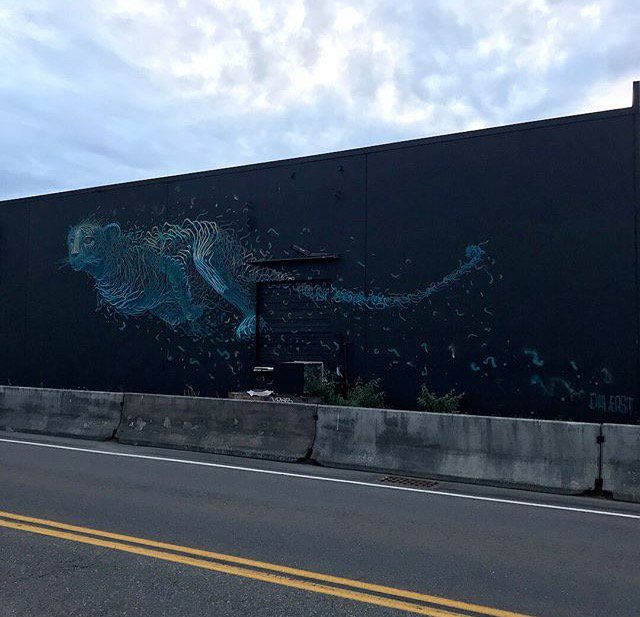 UrbaniteWebzine's tweet photo. New mural by Daleast in Seattle, USA X The SODO Track #streetart #daleast #seattle #sodotrack #mural #streetarteverywhere https://t.co/gskj0qPMsO
