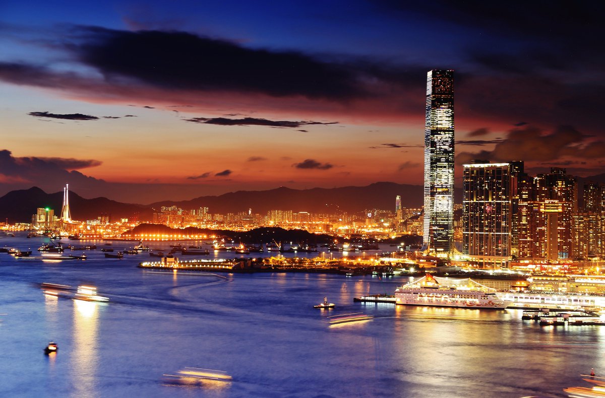 HongKongGBC's tweet photo. #ICC gets its #BEAMPlus EB Final Platinum certificate today. It is now officially the tallest green building in #HongKong! #hkgreenbuilding https://t.co/AUBAR80jtJ