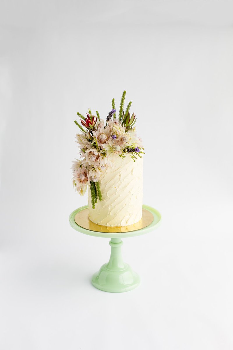 CandyJays's tweet photo. Our Blushing bride cake is perfect for the summer bride. #cakes #baking #weddingssa #WeddingPlanning #brides #CapeTown #blushingbride https://t.co/WdOjA3R49j