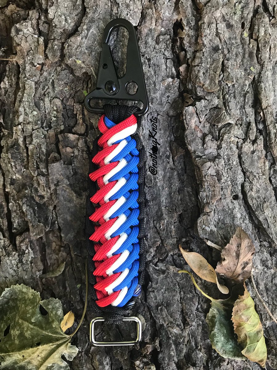 nothingKnots's tweet photo. Paracord belt loop keychain #paracord #etsyshop https://t.co/wpM70jkcJd