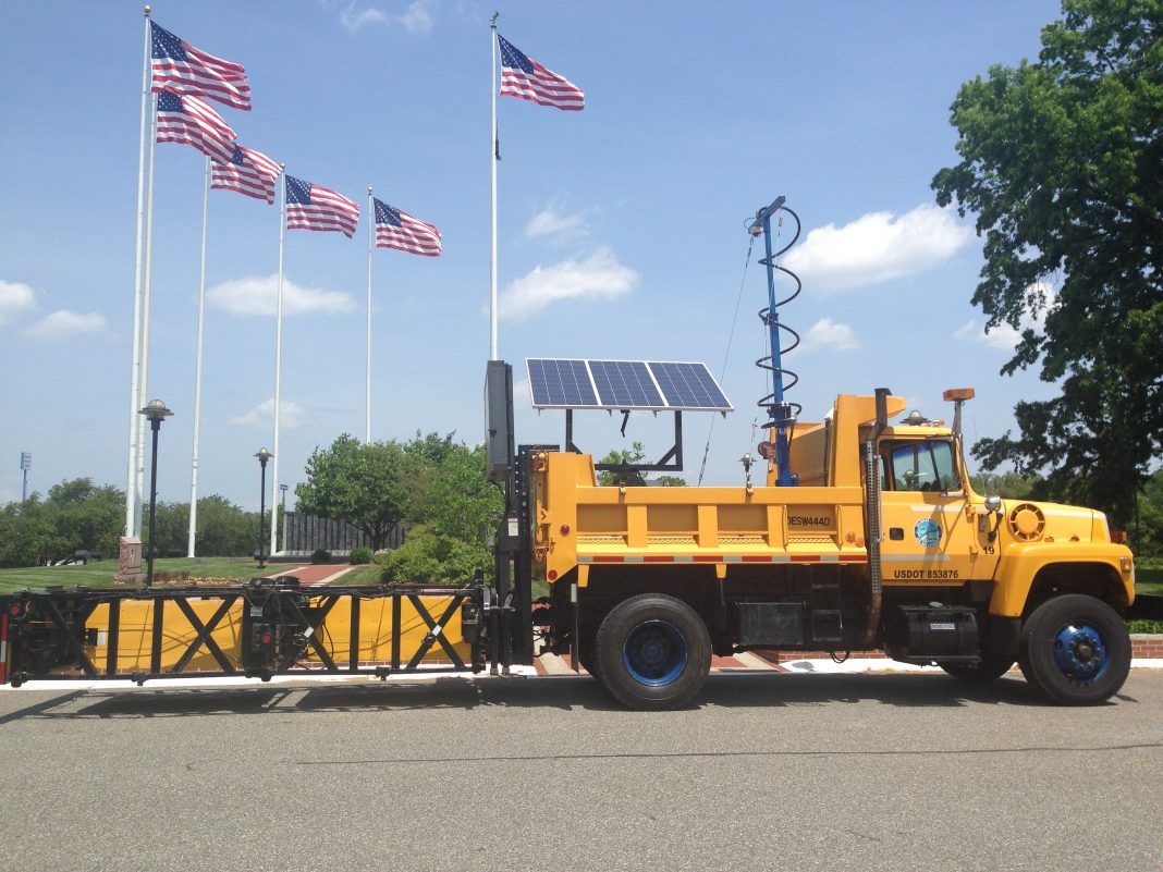 AvisonConstruct's tweet image. Truck-mounted attenuator camera monitors traffic in work zones buff.ly/2gEDfUX