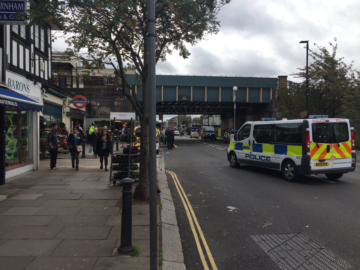 NanettevdLaan's tweet photo. The scene at #Turnham Green tube stop. Police say a suspicious item has been found between #stamford brook and TG stations. #Chiswick https://t.co/BACNuO0cot