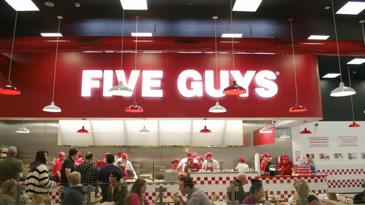 VDNLille's tweet photo. Le Five Guys rue de Béthune à #Lille ouvrira le 6 novembre @FiveGuysFrance #burger  https://t.co/sVIwvm4Qyt https://t.co/2vf7ZRF5mL