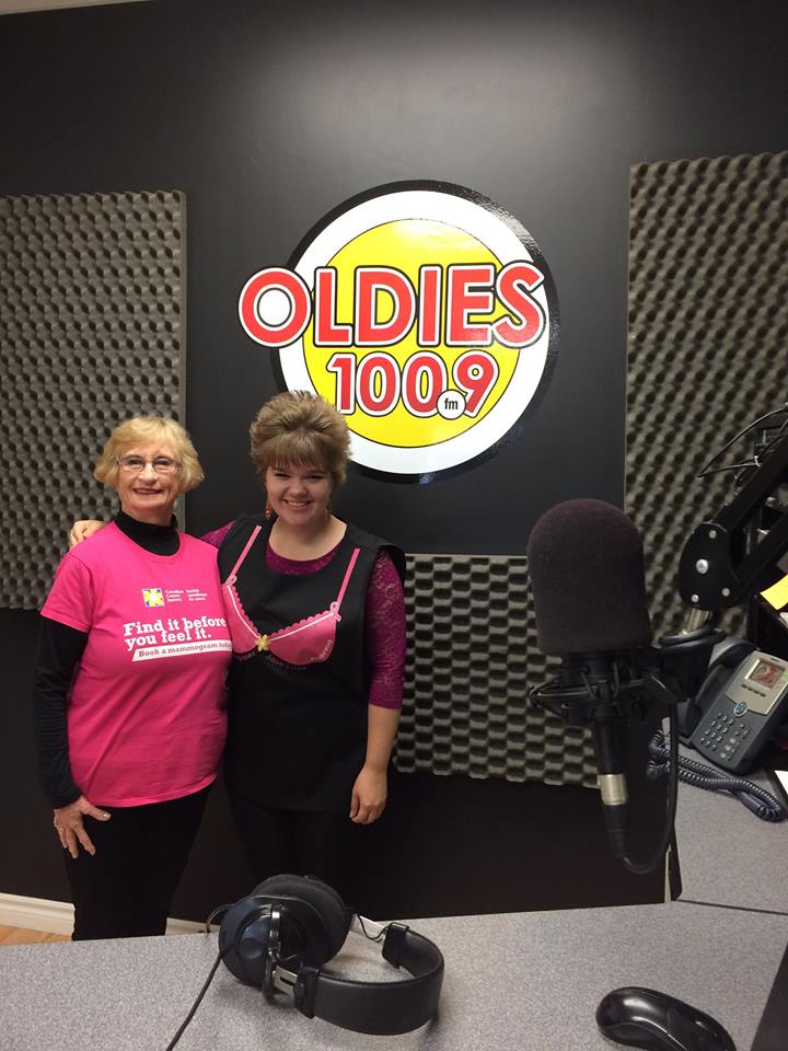 Oldies1009's tweet photo. We loved having @CCS_HPEBrighton in-studio! Thanks for visiting, @KarenonBB and @JessicaMacKlein - @BrightonPubLib, you're up next! #CCSBraTag #MammogramsSaveLives https://t.co/Rc2BCIWaHM