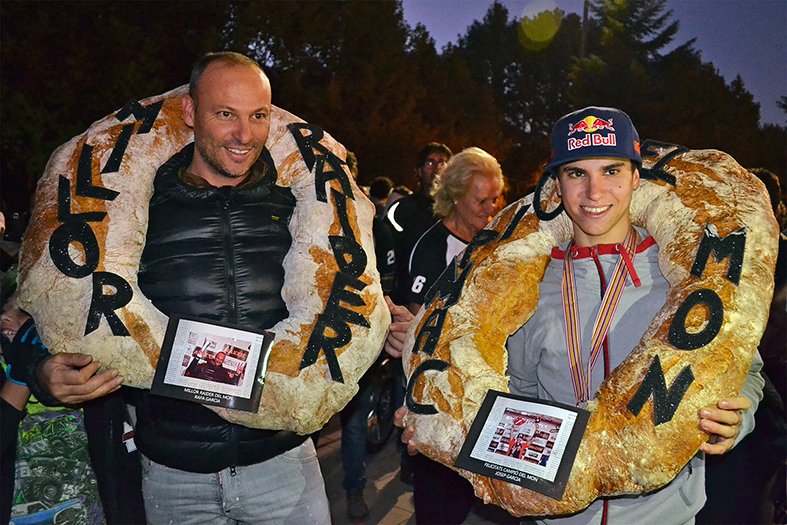 AjdeSuria's tweet photo. El pilot surienc Josep Garcia va rebre l’homenatge de la vila després de proclamar-se campió del món d’enduro 2. https://t.co/QvO7Uk7Fqr https://t.co/R7TCcsMYqn