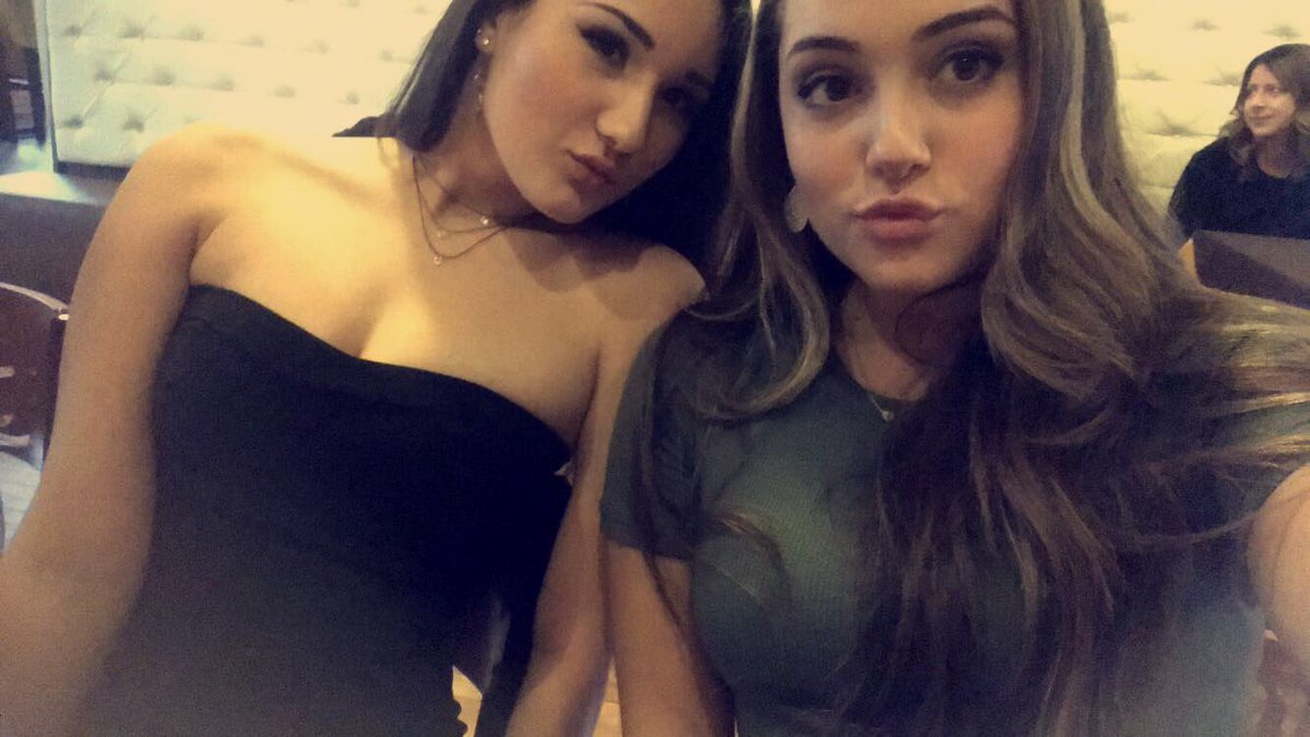 Madilongo's tweet photo. @feliciaalynn13 happy birthday baby!Love you lots...you better enjoy this day #unsanded #banky #mylover 💋🎉🎈 https://t.co/MehXm9HAA1