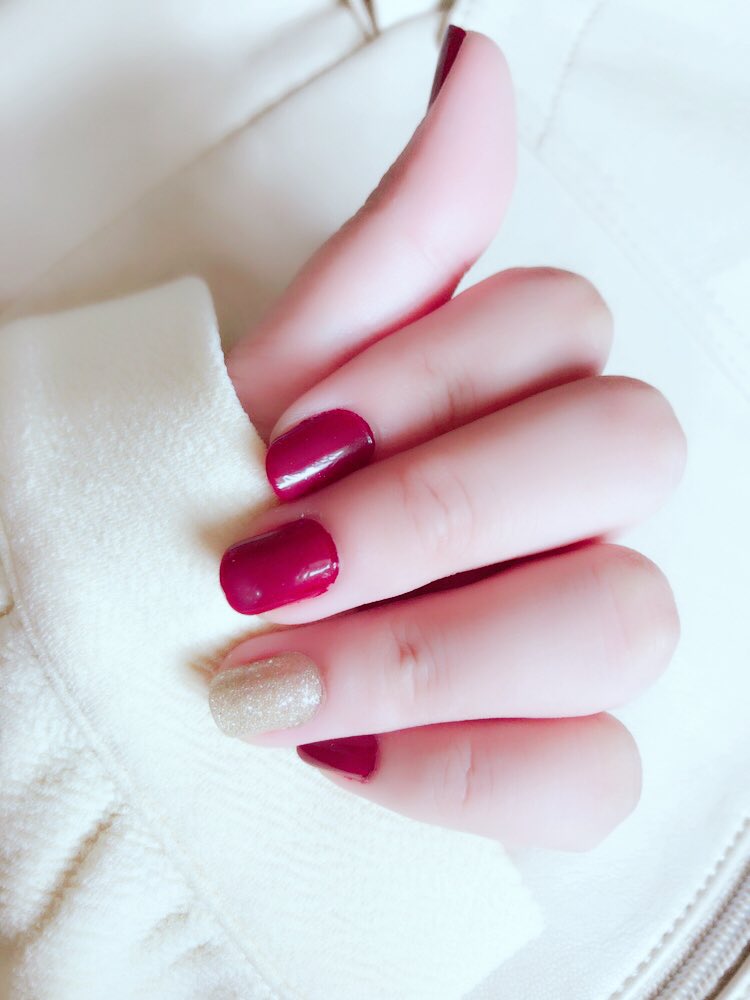shu_dan_lonely's tweet photo. めっちゃインスタやってそうな女みたいなネイルの写真撮れたから見てほちいぽよ…
#newnail #秋色コスメ #セルフネイル #NAILHOLIC #RD403 #秋色コーデ #萌え袖とかいってみる #早く冬休みになれ #LW #モテカワ https://t.co/U0hSvDG4Mf