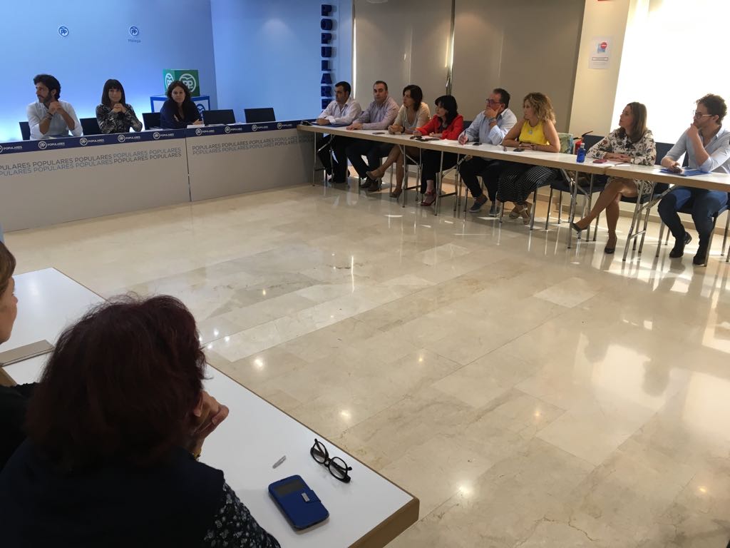 ruthparticipa's tweet photo. Hoy desde @PPMalaga hemos denunciado que @JuntaInforma cargará  la gestión de la renta básica sobre los ayuntamientos y exigimos recursos! https://t.co/SBHuMPH3EA