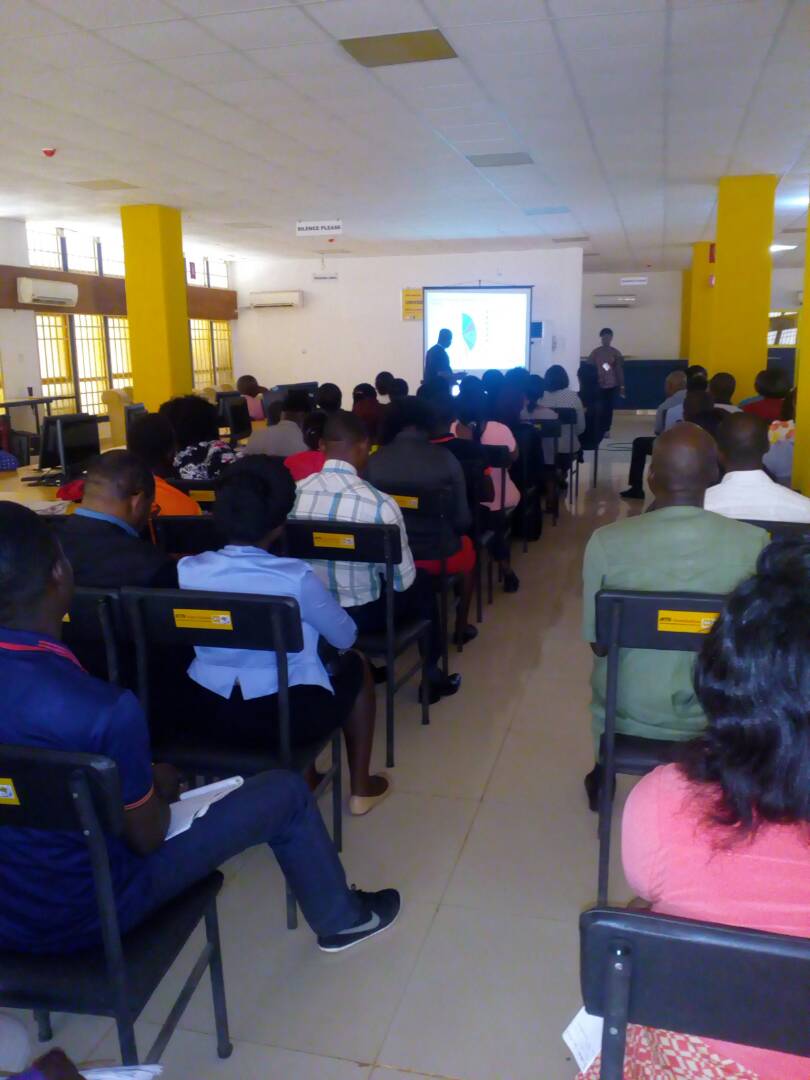 ifyyobim's tweet photo. Open Access week in UNN on going handling topics like Open Science by Dr Emeka Ubaka. @ifyyobim, @Open_access, #oaweekunn, @helenekez https://t.co/POLEI3a5Vg