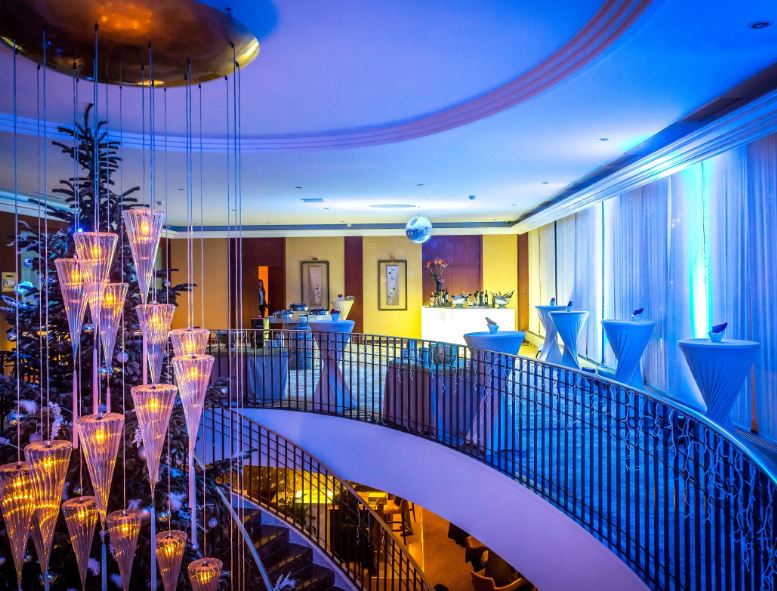 C'est bientôt la fin de l'année ! Pensez à réserver vos événements bien à l'avance : ow.ly/HPME30g5FdD