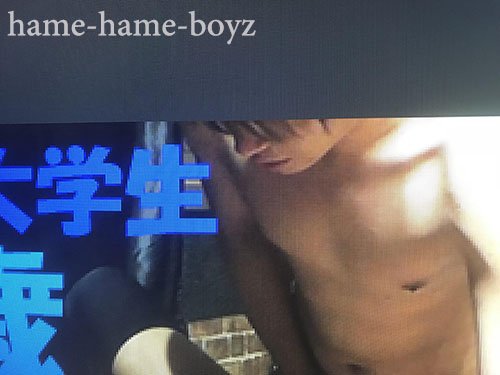 編集終わり！アップロード手続き早く終われぃ！！ やっぱり彼はイケメン。少女漫画とかにありそうなこのイケメン男子のうつむき具合が気に入りこれを今回の新作のトップ画像に採用しました(^^♪ https://t